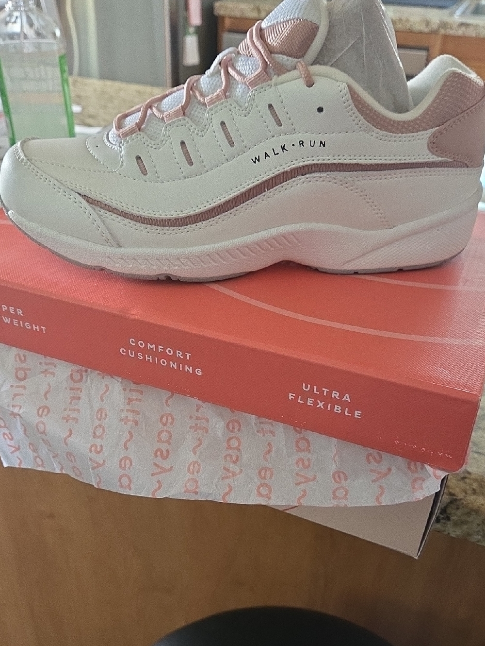 Easy Spirit Walk·Run White and Pink Athletic Walking Shoes